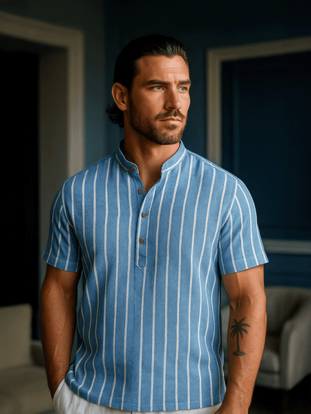 Camisa azul de algodão orgânico para homens, com listras verticais elegantes e corte refinado