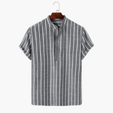 Camisa listrada masculina preta no conceito old money, ideal para visuais clássicos e leves