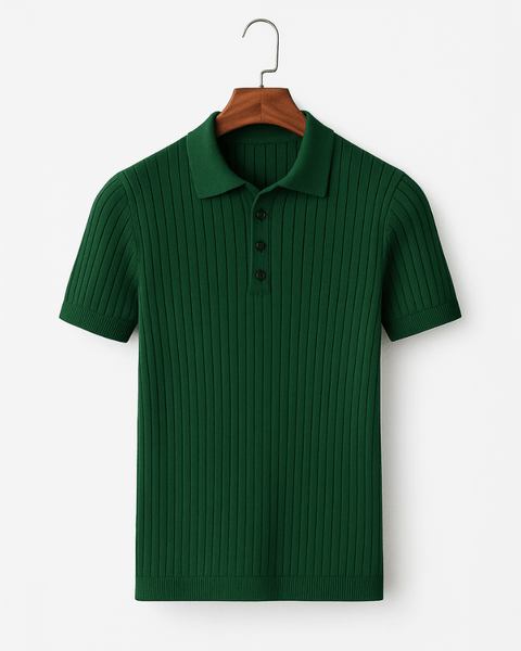 Camisa polo vintage com textura vertical, ideal para homens de bom gosto.