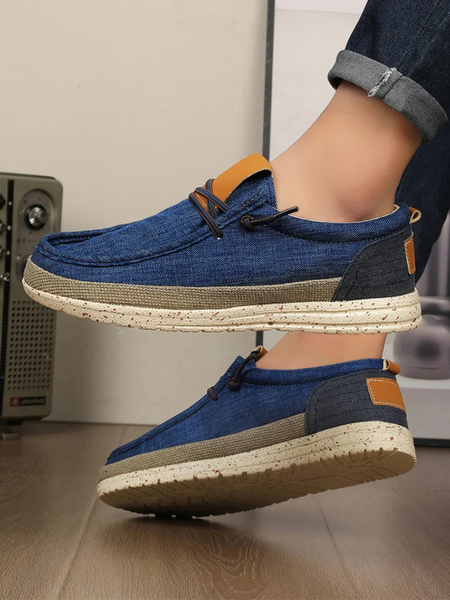 Detalhes minimalistas e design slip-on para estilo old money.