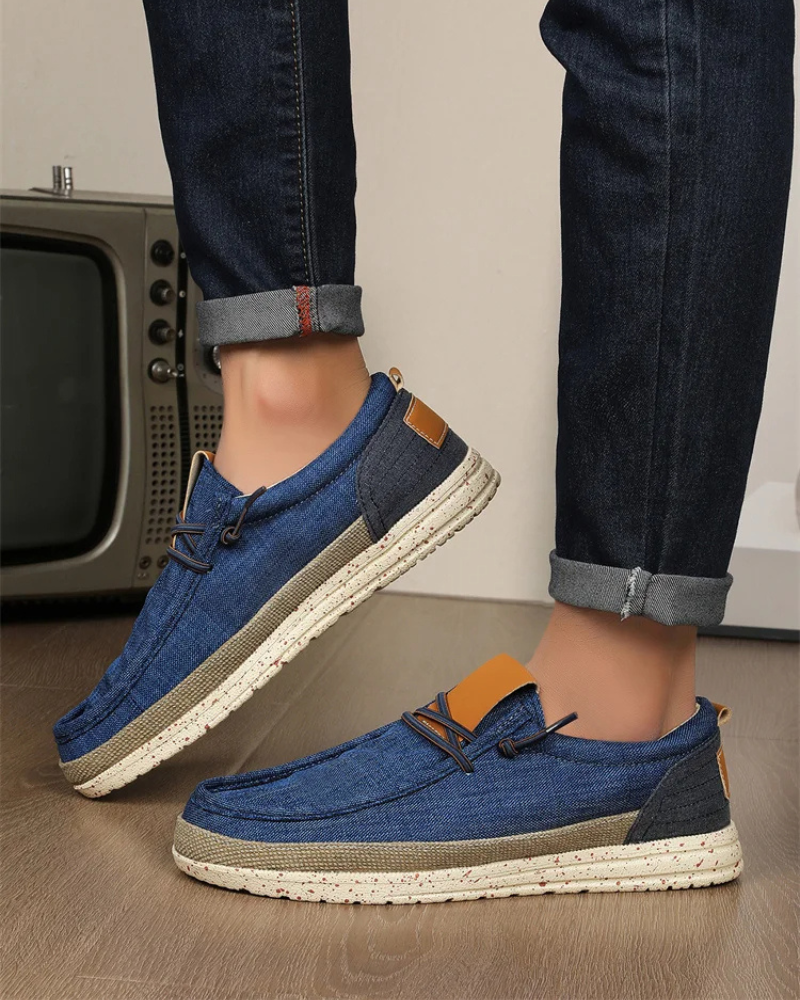 Mocassim masculino com sola clara e palmilha macia para uso diário, para homens que gostam do estilo old money, moda italiana.