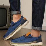 Mocassim masculino com sola clara e palmilha macia para uso diário, para homens que gostam do estilo old money, moda italiana.
