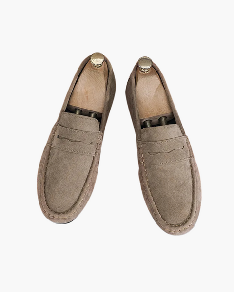 Mocassim masculino com acabamento impecável e estilo europeu