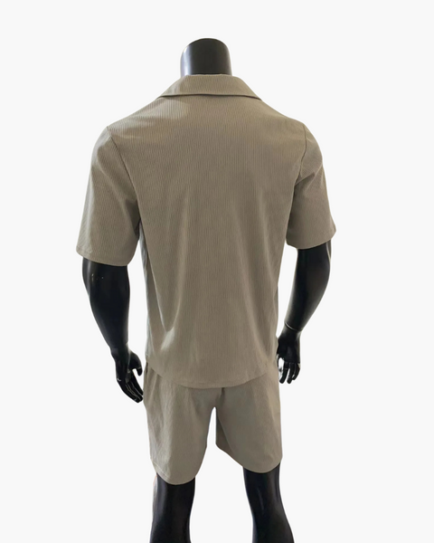 Conjunto sofisticado para homens que valorizam estilo europeu e conforto.