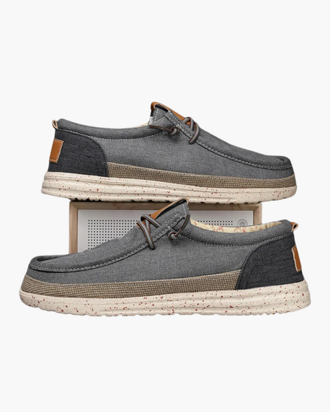 Mocassim masculino com sola clara e palmilha macia para uso diário.