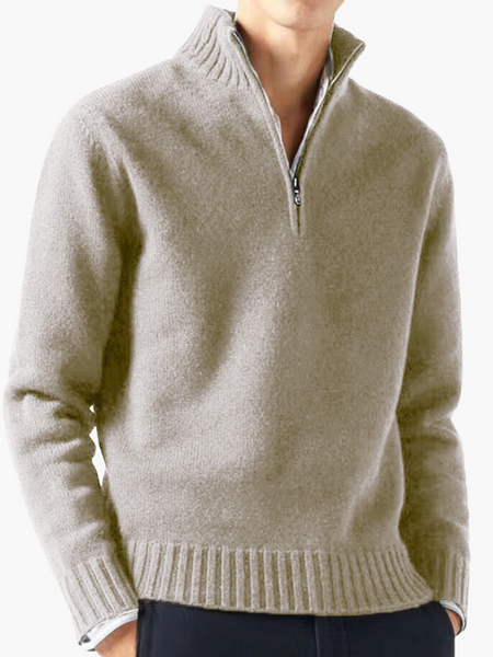 Suéter preto masculino com zíper frontal. Um clássico essencial para o inverno old money.