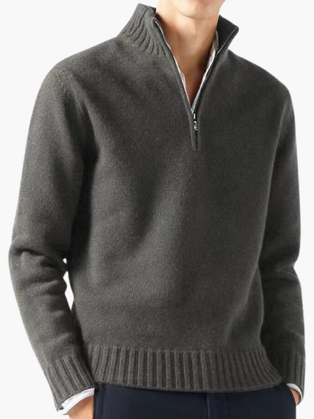 Versão verde escuro do suéter old money. Visual clássico e discreto para homens elegantes.